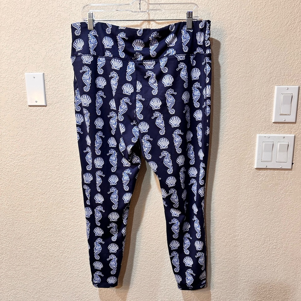 Crown and Ivy, navy blue, seashell Capris length, athletic pants, size XL